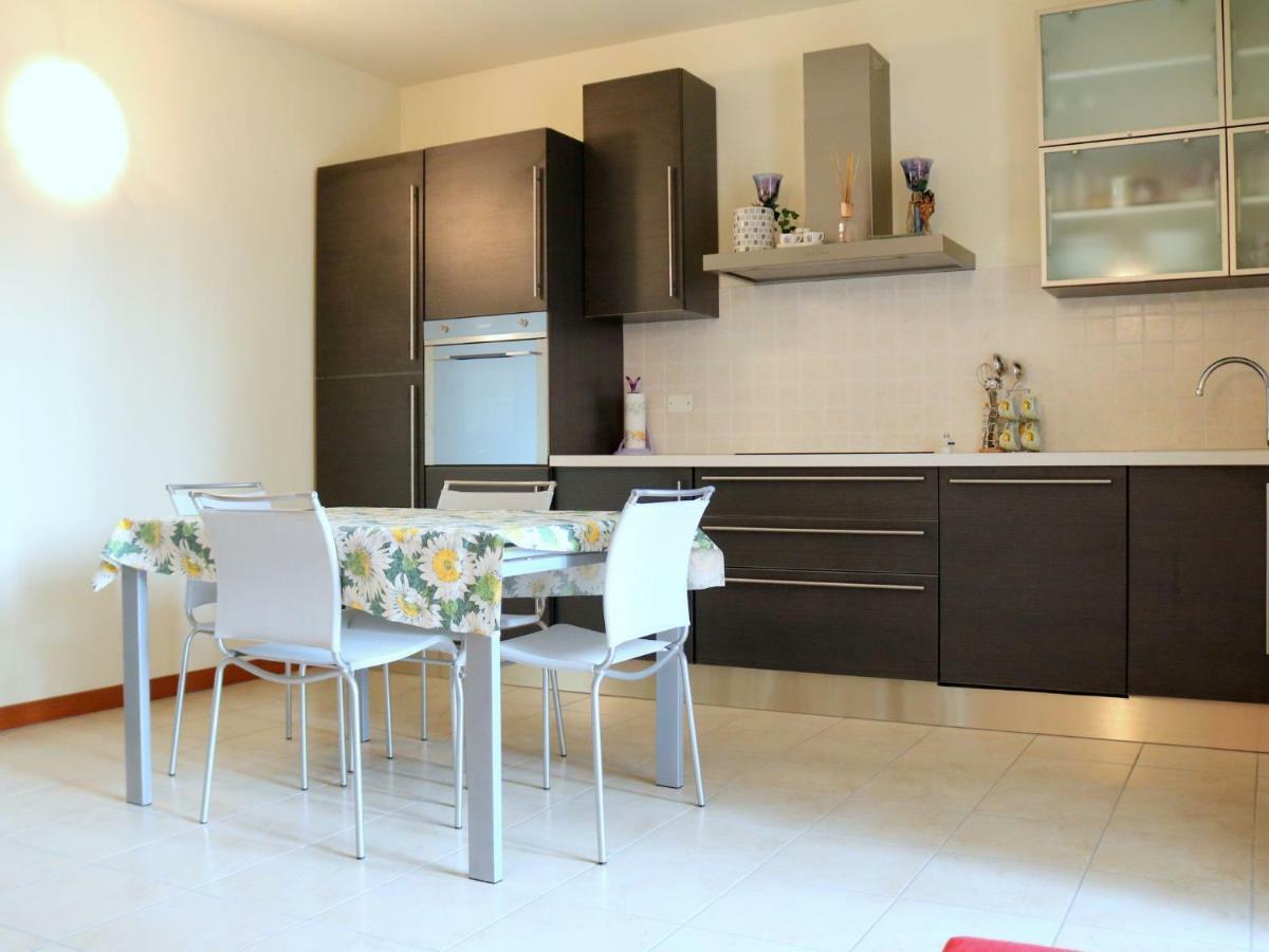 Small Residence Of Only 18 Apartments With Swimming Pool ラツィーゼ エクステリア 写真